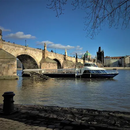 Bohemian Spirit Of Kampa * Πράγα